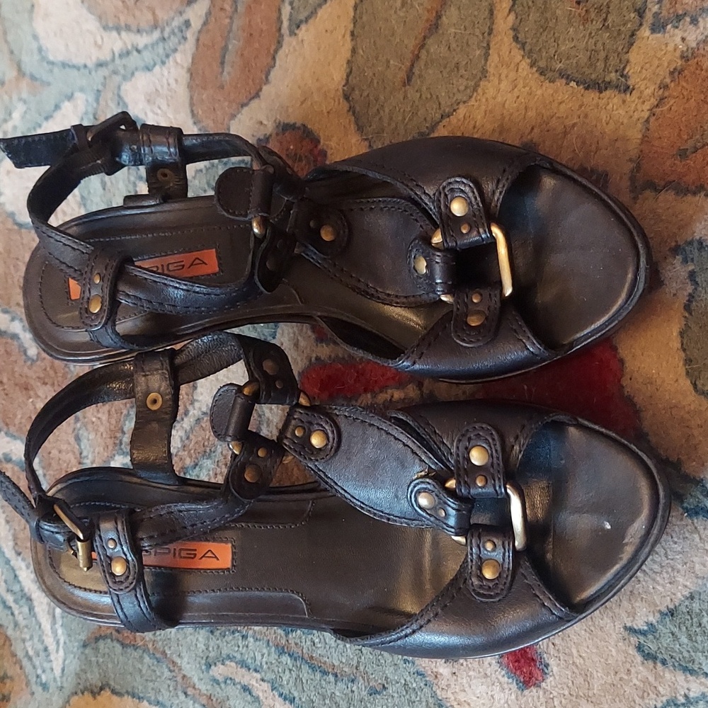 Black Leather Via Spiga heels